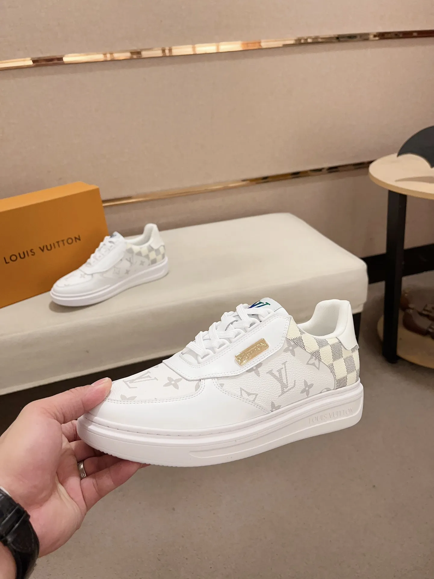 Men's shoes💰 400💰Louis Vuitton (Louis Vuitton/LV top 🔍🔍new model is on sale at the same time at the counter, upper 🇮🇹 imported first-layer cowhide from Italy, fully imported sheepskin lining 💪💪, completely 1⃣️ to 1⃣️ replica 🇮🇹💪💪 , ⚠Sole: Original sole provided by the original factory, exclusive movable molded sole, super comfortable, ⚠Original factory goods, 🔍🔍high quality, can be entered and exited the counter at will, welcome to compare⚠Code number: 38-44 (45 can be customized).